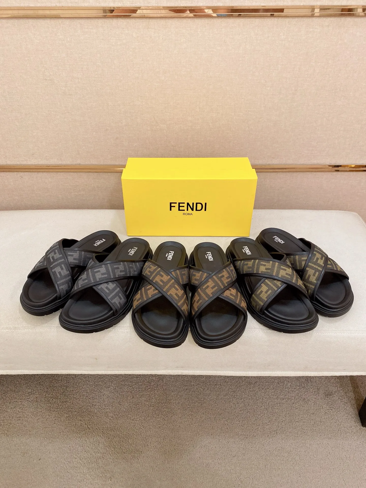 Factory price: 320💰 [Fendi Slippers] High-end brand of men's shoes, official website 1:1 latest masterpiece: original mold customization, the fabric is made of imported original materials, upgraded outsole, lighter and non-slip. The market's top quality, simple yet tasteful, a must-have for fashionistas, fashionable at your feet, full of confidence, the same style at the counter 👍The season of summer slippers is here. Code: 38-44 (45 is custom-made and cannot be returned or exchanged)
